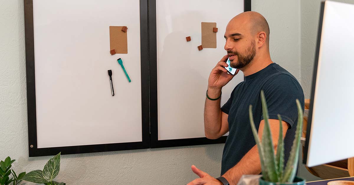 Sable Flow founder with their collapsable whiteboard.